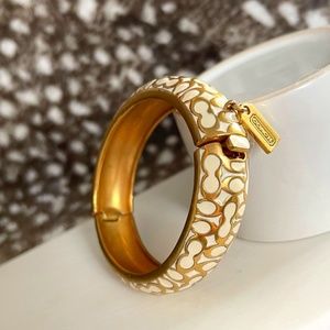 Coach latch Bracelet